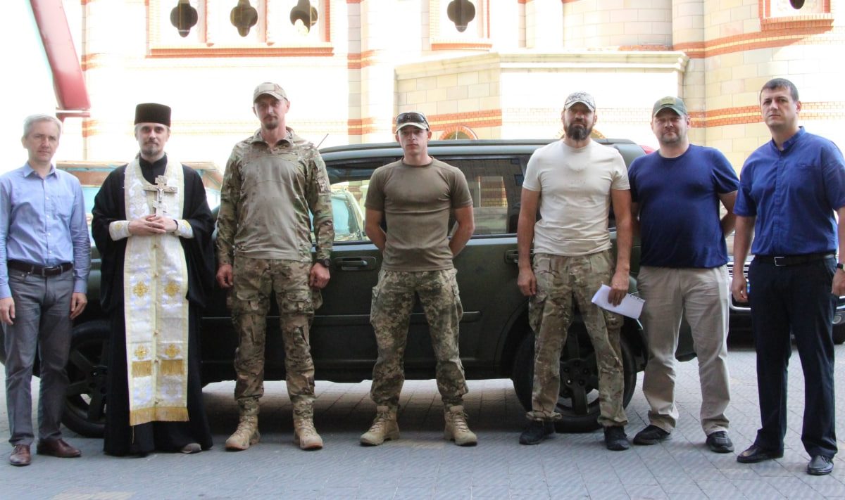 Two Ternopil charitable foundations jointly donated a car for the Armed Forces